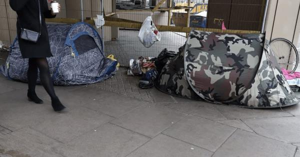 “你把人们当傻瓜了”·“贵族因秘密生育而有罪”——周四的报纸