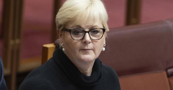 琳达·雷诺兹的前幕僚长在审判上有疑问