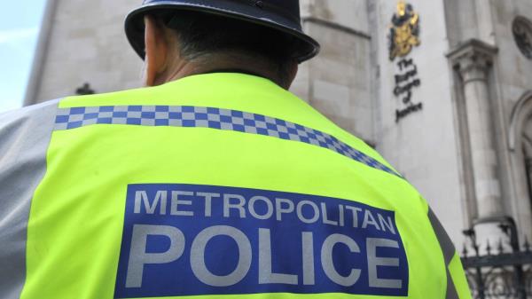 伦敦警方将在极右翼和反政府抗议活动之前部署1000名警察