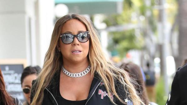 玛丽亚·凯莉的母亲和妹妹同一天去世