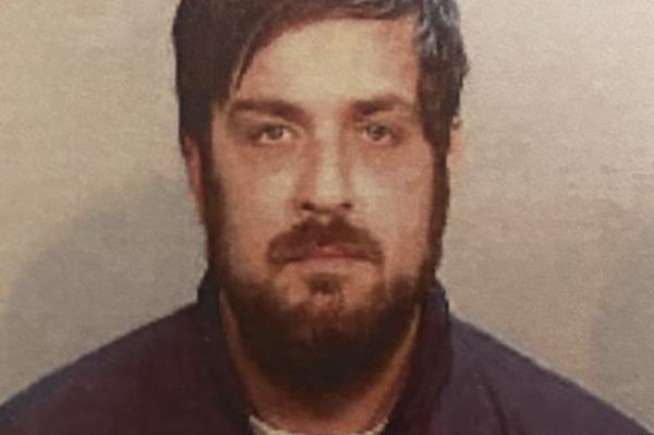 这个人是如何骗取银行客户数万美元的