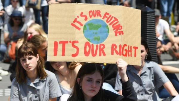 为了地球的未来，两代人之间的斗争还在继续