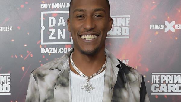 年轻的菲利在澳大利亚被捕，并被指控性侵犯