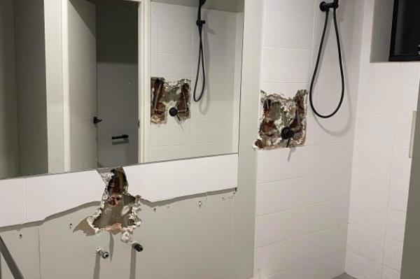 “泄漏的定时炸弹”：西澳房主对管道泄漏的混乱感到愤怒