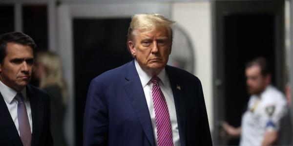 据报道，最有趣的表情包是唐纳德·特朗普在法庭上“放屁”