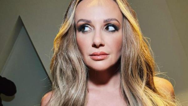 乡村歌手卡莉·皮尔斯被诊断出患有心脏病