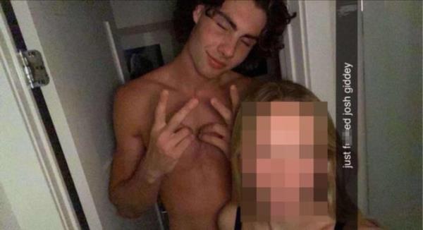 The underage girl’s co<em></em>ntroversial Snapchat picture.