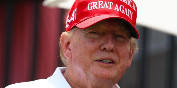 特朗普称拜登“弄脏了”白宫办公桌