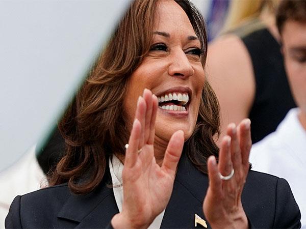 卡玛拉·哈里斯(Kamala Harris)赢得了足够多的代表，赢得了民主党提名