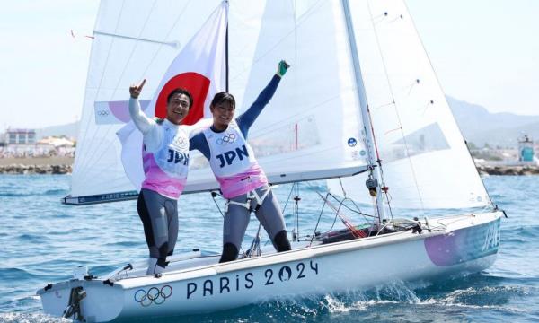 奥运会综合报道：冈田敬珠和吉冈美穗在混合式小艇决赛中争夺银牌