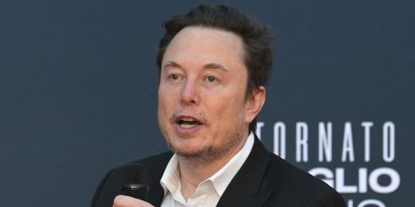 谁是利亚姆·尼桑，为什么埃隆·马斯克被点名阻止他？