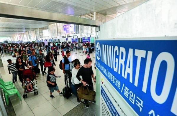 BI预计，在夏季和圣周期间，每天会有4万到5万人到达和离开