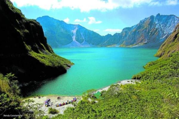 皮纳图博火山喷发32周年纪念日在邦板牙岛的一个非工作日