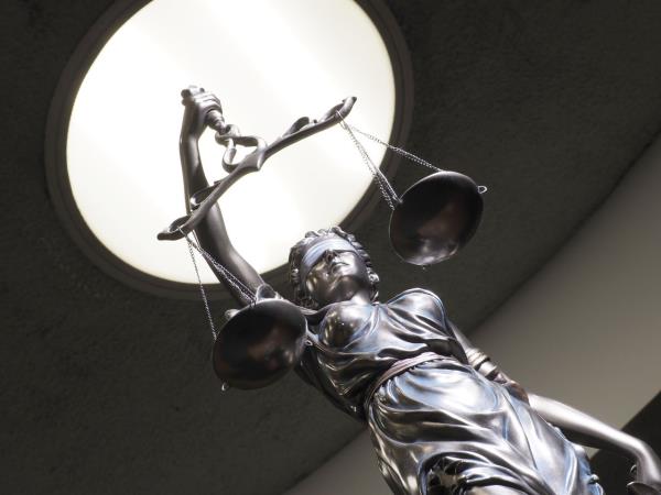 阿拉巴马州一男子因将投资资金用于珠宝和旅游被判15年监禁