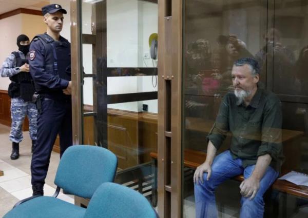 Russian natio<em></em>nalist who wanted to run against Putin to stay in detention