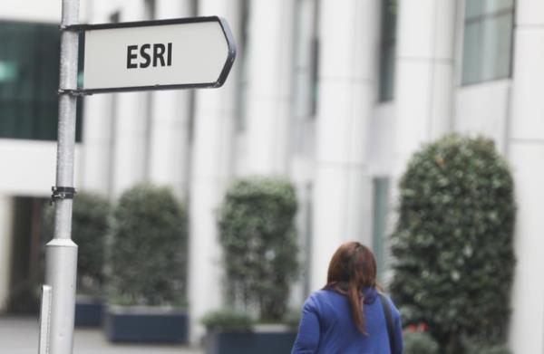 ESRI的报告说，政府的住房目标太低，无法满足人口增长