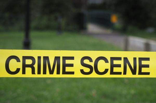 杰克逊县警员开枪，杀死了一名凶杀案通缉人员