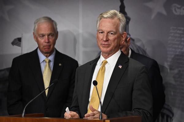 Tommy Tuberville：“有史以来第一位人工智能总统候选人”Kamala Harris应该退出
