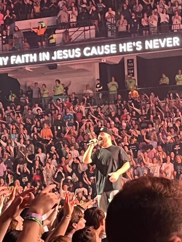 Cody Carnes sings at Motion conference