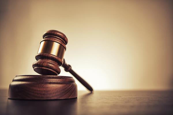 一名军官面临强奸和性侵犯指控，涉及20名受害者