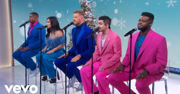 31天的节日欢乐：五角大楼演奏了一首活泼的“白色冬季赞美诗”