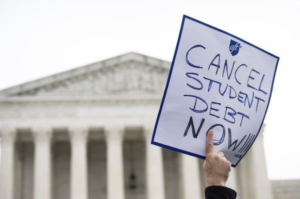 最高法院将于今天做出助学贷款裁决