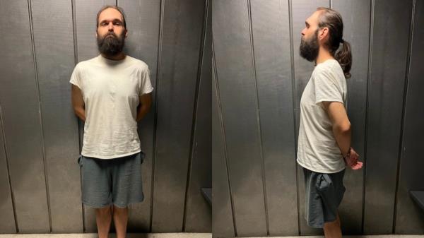 另一个和妈妈住在一起的4Chan喷子因威胁反纳粹警长被捕