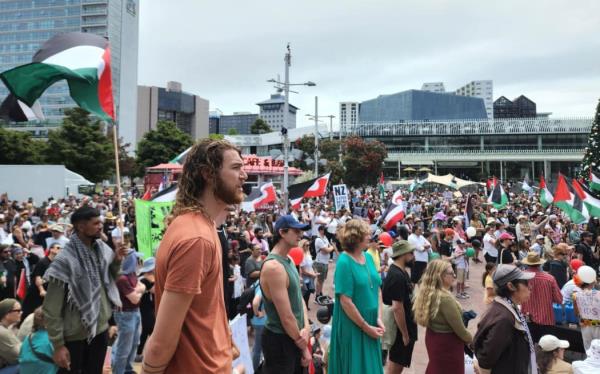 Crowds co<em></em>nverge on Auckland's Aotea Square for a 'All Out For Palestine' march Sunday.